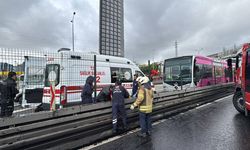 Beylikdüzü'nde Durakta Bekleyen Metrobüse Başka Bir Metrobüs Çarptı: 1 Ölü, 20 Yaralı