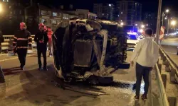 Çaldığı Otomobille Kaçarken Kaza Yaptı, Çarptığı Minibüsü de Çaldı: 6 Yaralı