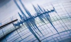 Endonezya'da 5,7 büyüklüğünde Deprem