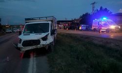 Siirt'te Faciadan Dönüldü! Kamyonet ile Hafif Ticari Araç Çarpıştı