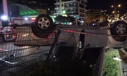 Alanya'da Faciadan Dönüldü! Takla Atan Otomobil Hurdaya Döndü