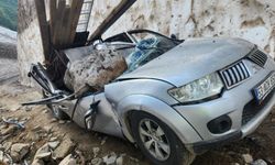 Rize’de Kamyonetin Üzerine Kaya Düştü: 1 Ölü, 2 Yaralı