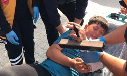 Hatay’da Korkuluk Demiri Küçük Çocuğun Eline Saplandı