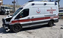Sivas’ta Ambulans ile Otomobil Çarpıştı: Yaralılar Var!