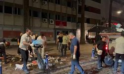 İzmir'de Grev Devam Edince Biriken Çöpleri Başkan Cemil Tugay Topladı