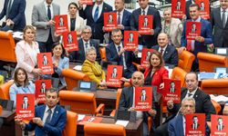 "Susmayacağız, Yılmayacağız, Geri Adım Atmayacağız"