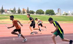 Bayrakla Koştular, Birlik İçin Buluştular