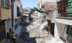 Metruk Yapılar Birer Birer Yıkılıyor: Akdeniz’de Güvenlik ve Temizlik Hamlesi