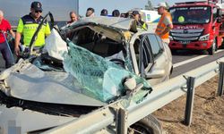 Mersin-Adana Otoyolunda Tıra Çarpan Otomobil Hurdaya Döndü: 2 Yaralı