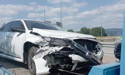 İnegöl’de Feci Kaza: Bariyerlere Çarpan Otomobilde 2’si Çocuk 4 Kişi Yaralandı!