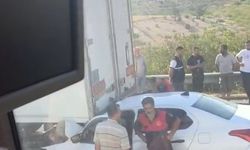 Şanlıurfa-Gaziantep Yolunda Feci Kaza: Otomobil Tıra Çarptı, 1 Ölü 1 Yaralı