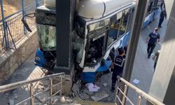 Keçiören’de Korkunç Kaza! Belediye Otobüsünde Yaralılar Var