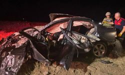 Elazığ’da Otomobil Şarampole Uçtu! Biri Çocuk 2 Kişi Öldü
