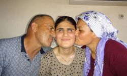 Mersinli Nazalin Annesinin Sesiyle Öğrendi, Türkiye’nin İlk 10 Bini Arasına Girdi!