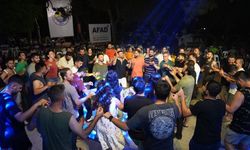 AFAD Personeli Erdemli’de Moral Depoladı: Konser ve Eğlence Bir Arada!