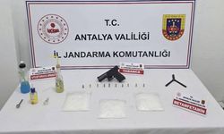 Antalya’da Eş Zamanlı Operasyon: Evlerinden Hem Uyuşturucu Hem Silah Çıktı