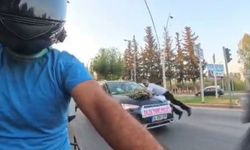 150 Metrelik Koşu, Kaputta Yolculuk… Adana’da Görenleri Şaşırtan Olay