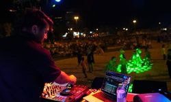 Erdemli Sahillerinde Müzik Şöleni Başladı: Yazın En Renkli Coşkusu!
