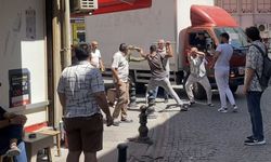Duraklayan Kamyon, Taksi Yolcusunu Çileden Çıkardı: Sopalar Konuştu