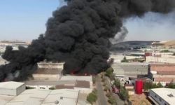 Gaziantep’te Geri Dönüşüm Tesisinde Büyük Yangın: Sanayi Bölgesi Duman Altında