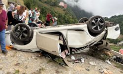 Yanlış Manevra Dehşet Yarattı: Sürücü Otomobiliyle 3 Metrelik Uçuruma Düştü!