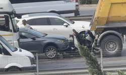 Kocaeli'de Feci Çarpışma: Motosiklet Sürücüsü Otomobil ve Kamyon Arasında Sıkıştı
