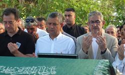 Özgür Özel, Burhaniye’de Okul Arkadaşının Ailesinin Cenazesine Katıldı