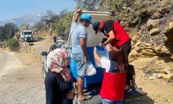 Mersin, Yangın Alanında Ekiplerin Yanında: 1.200 Koli Su Sahaya İndi!