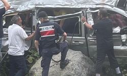 Trabzon’da Feci Kaza: Turist Minibüsü Dereye Yuvarlandı, Ölü ve Yaralılar Var