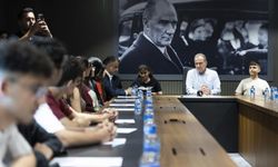Seçer’den Gençlere Mesaj: “Sosyal Olun, Mutlu Olun, Başarı Kendiliğinden Gelir”