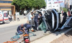 Antalya’da Feci Çarpışma: Yol Süpürme Aracıyla Hafif Ticari Araç Çarpıştı, Yaralılar Var!