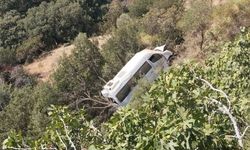 Freni Patlayan Servis Minibüsü Uçuruma Yuvarlandı!