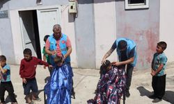 Adana Feke’de Miniklere Sürpriz: Okullar Boyandı, Berberler Geldi!
