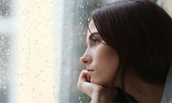 Kış Aylarında Enerjiniz Düşüyor Mu? Mevsimsel Depresyonu Yenmenin 8 Pratik Yolu