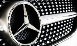 Mercedes, Tesla'yı Takip Ediyor: Çinli Otonom Sürüş Şirketine Yatırım Hazırlığı