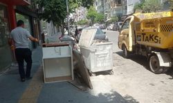 Mersin’de mobilya atıkları çöp taksilerle bertaraf ediliyor