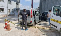 Adana’da Fabrika Önünde Kanlı Kavga: Tabanca ve Pompalı Tüfekle Çatışma!