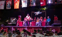 Huysuz Virjin’den Zeki Müren’e: Mersin’de Kahkaha Dolu Tiyatro Gecesi!