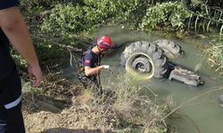 Adana’da Sulama Kanalında Can Pazarı: Traktör Faciası!