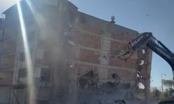 Hatay’da Yıkım Anında Yürekler Ağıza Geldi: O Anlar Kameraya Anbean Yansıdı