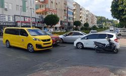 Zincirleme Çarpışma: Motosiklet Taksi ve Otomobili Savurdu, O Anlar Kaydedildi
