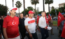 Başkan Yılmaz, hemşehrileriyle demokrasi nöbetinde buluştu