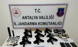 Kargoyla silah ticareti yapan baba ve oğluna jandarma operasyonu