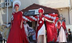 Antalya`da "Yer Gök Kırmızı Beyaz Bayrak Giysisi Özel Tasarımlar' defilesi