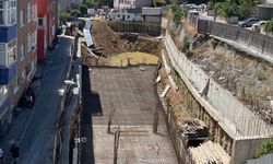 Sarıyer'de yol çöktü: Çevredeki binalar boşaltıldı