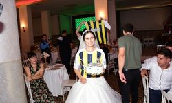 Gelinden damada düğünde Fenerbahçe forması ve marşla doğum günü sürprizi