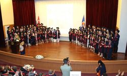 Eczacılık Fakültesi mezunları diplomalarını aldı