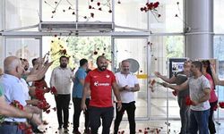 Türkiye Yağlı Güreş Ligi`nin ilk şampiyonu Orhan Okulu`ya coşkulu kutlama