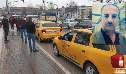Küçük çocuk, bindikleri taksinin şoförünü boynundan bıçakladı!
