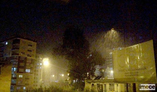 Adana'nın Kuzey İlçelerinde Fırtına ve Yağmur Yaşamı Olumsuz Etkiledi